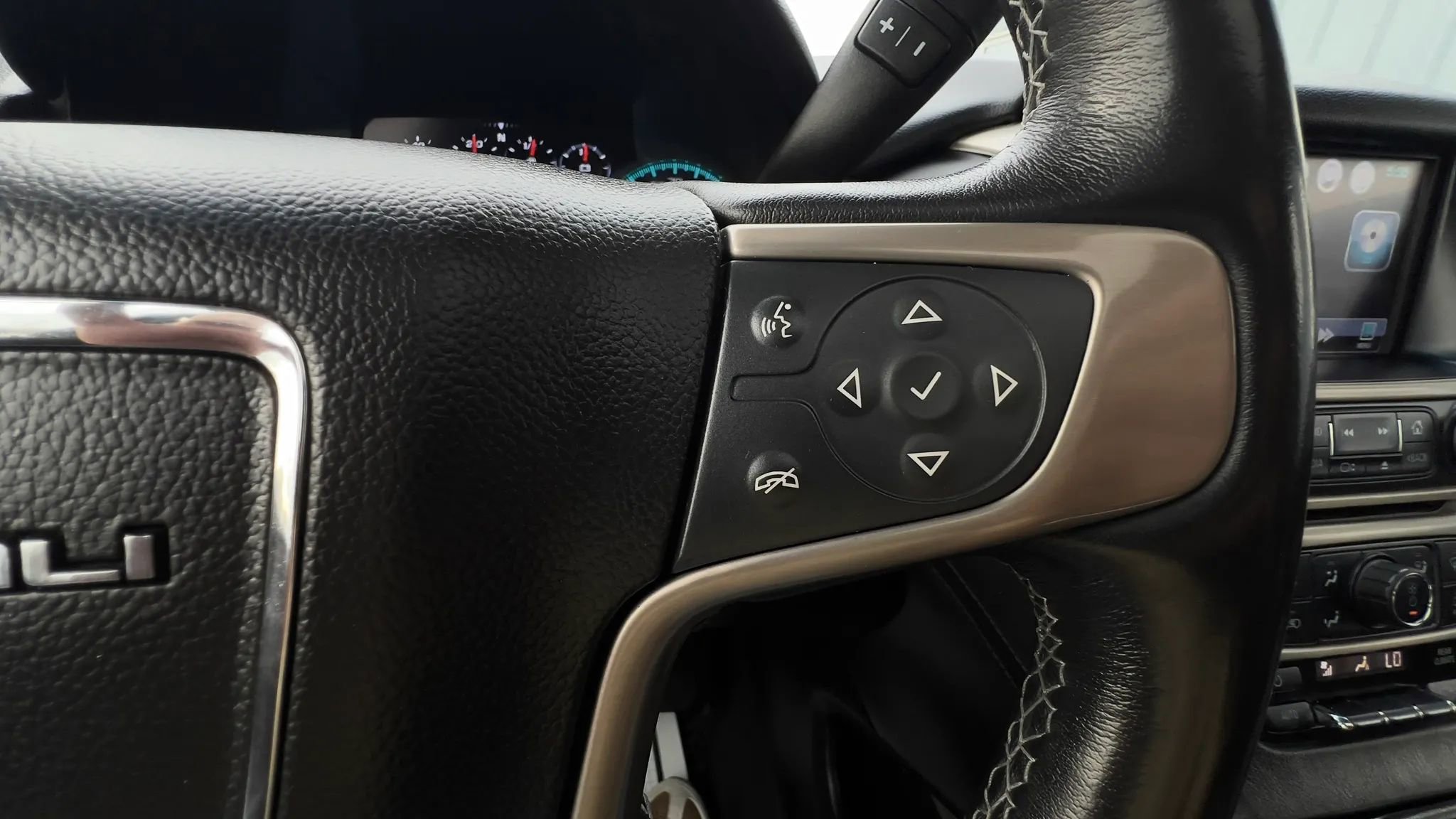 Used 2020 GMC Yukon XL Denali w/ Open Road Package image 54