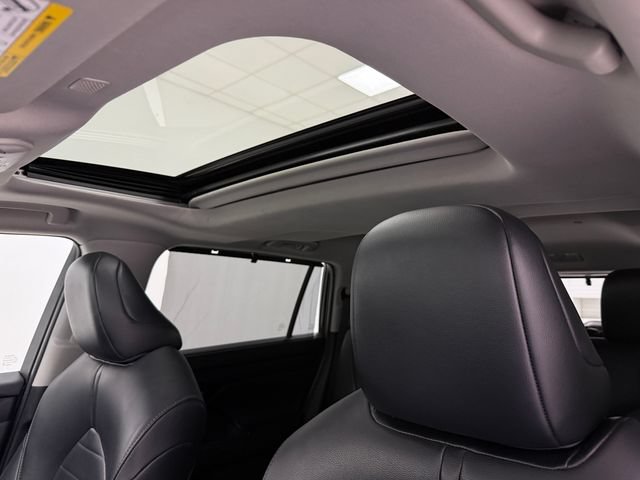 Used 2021 Toyota Highlander XLE FWD image 25