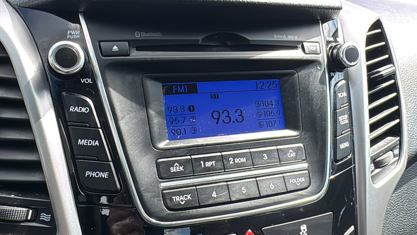 Used 2017 Hyundai Elantra GT image 27