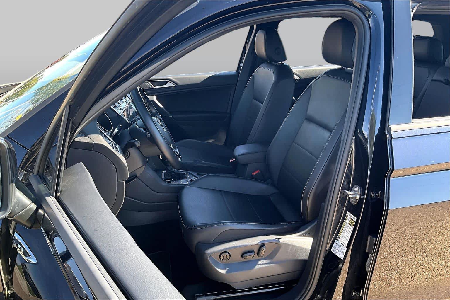 Used 2020 Volkswagen Tiguan SE R-Line AWD/4WD image 7