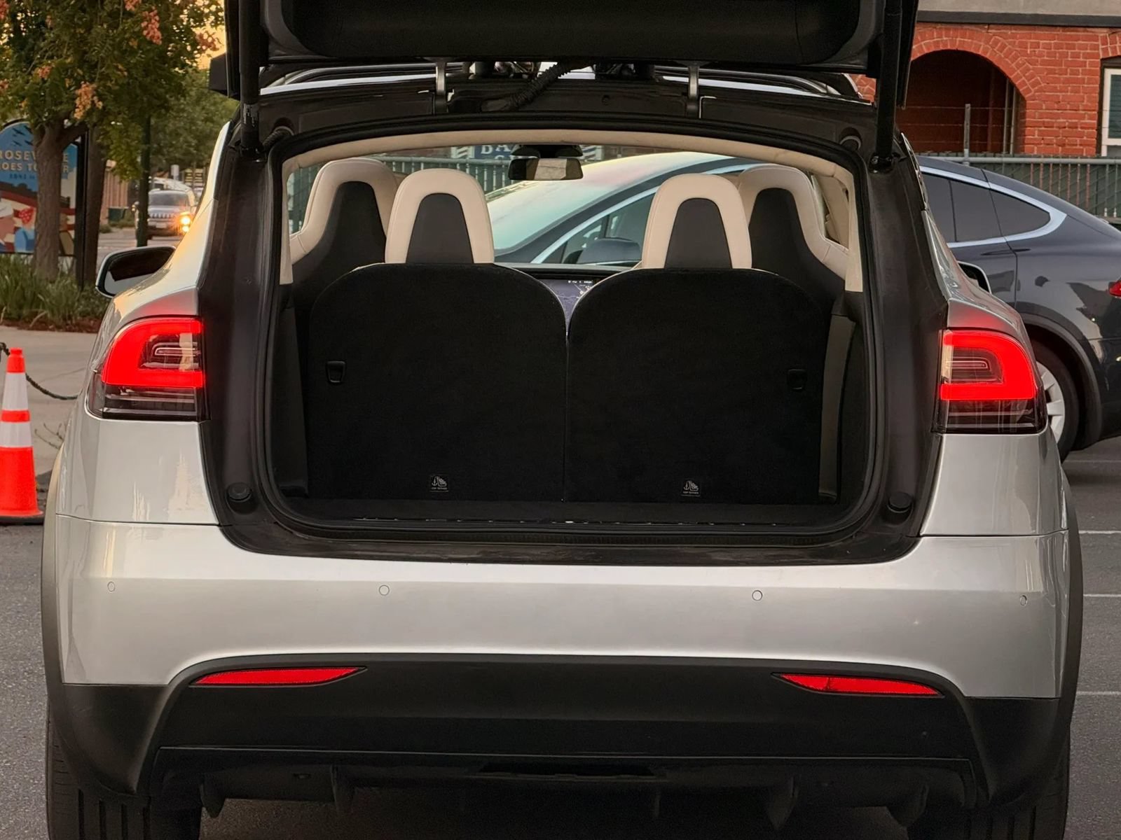 Used 2016 Tesla Model X 90D AWD/4WD image 10