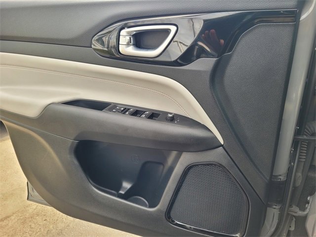 Used 2023 Jeep Compass Limited image 13