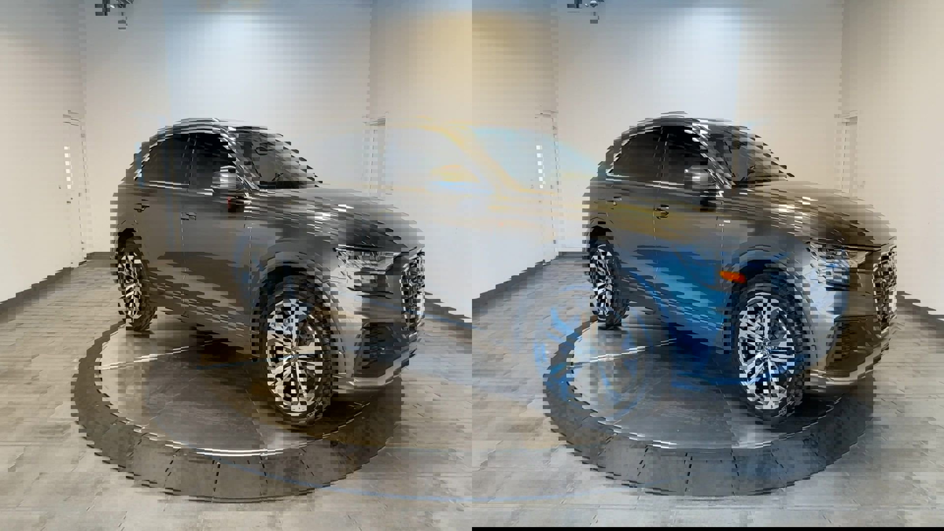 Used 2020 Audi Q8 Premium Plus w/ Premium Plus Package image 2