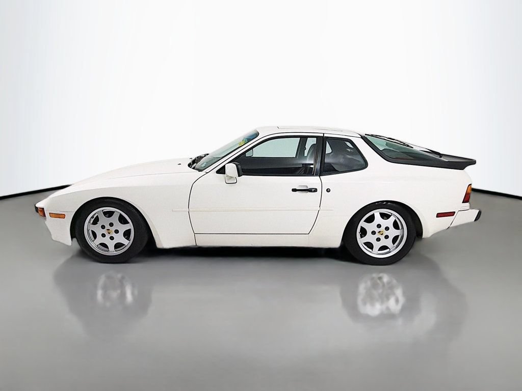 Used 1987 Porsche 944 Coupe RWD image 2