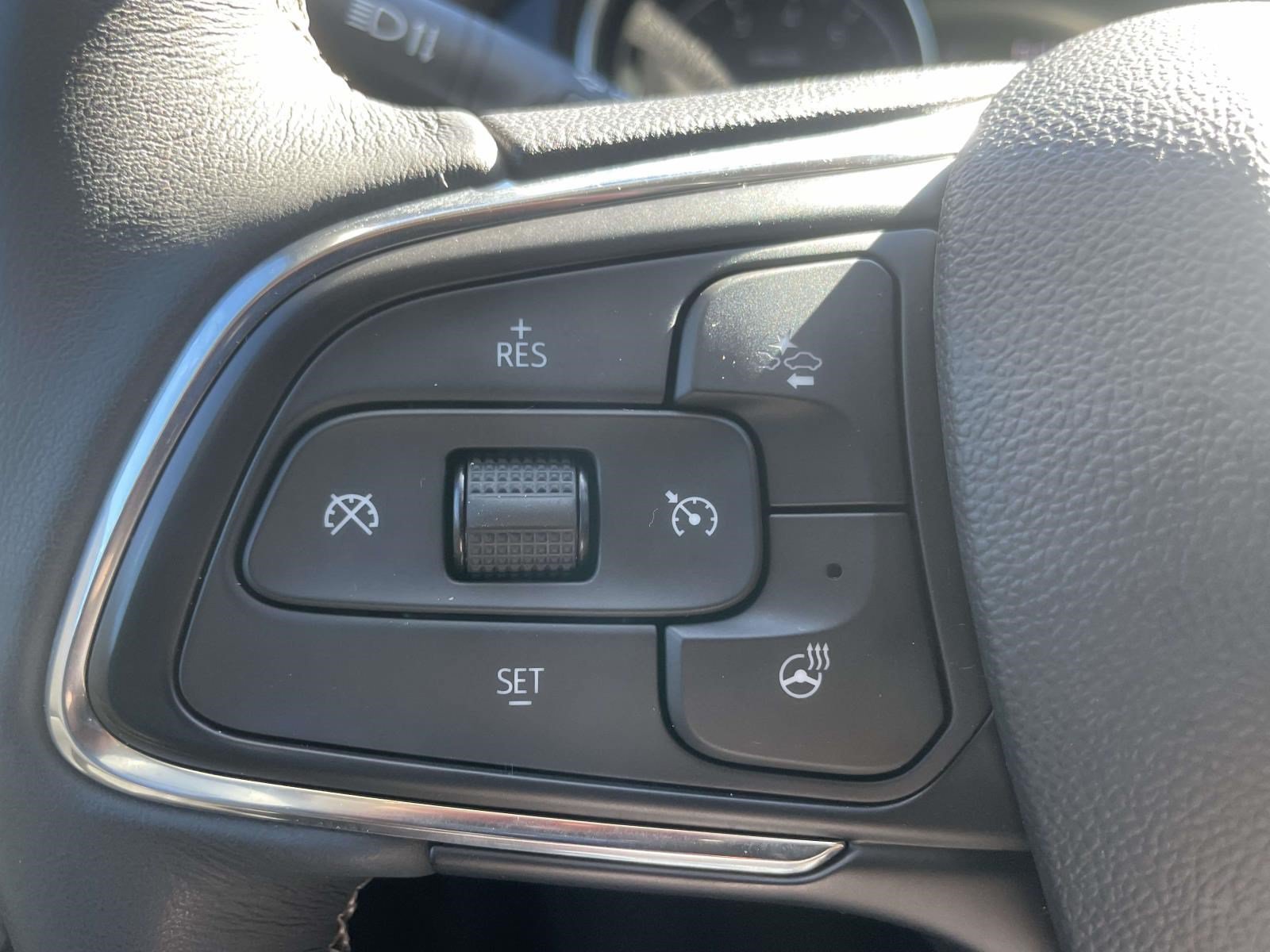 Used 2023 Buick Encore GX Essence w/ Experience Buick Package FWD image 20