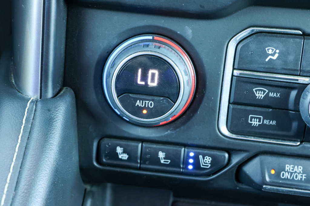 Used 2023 Chevrolet Tahoe Premier AWD/4WD image 30