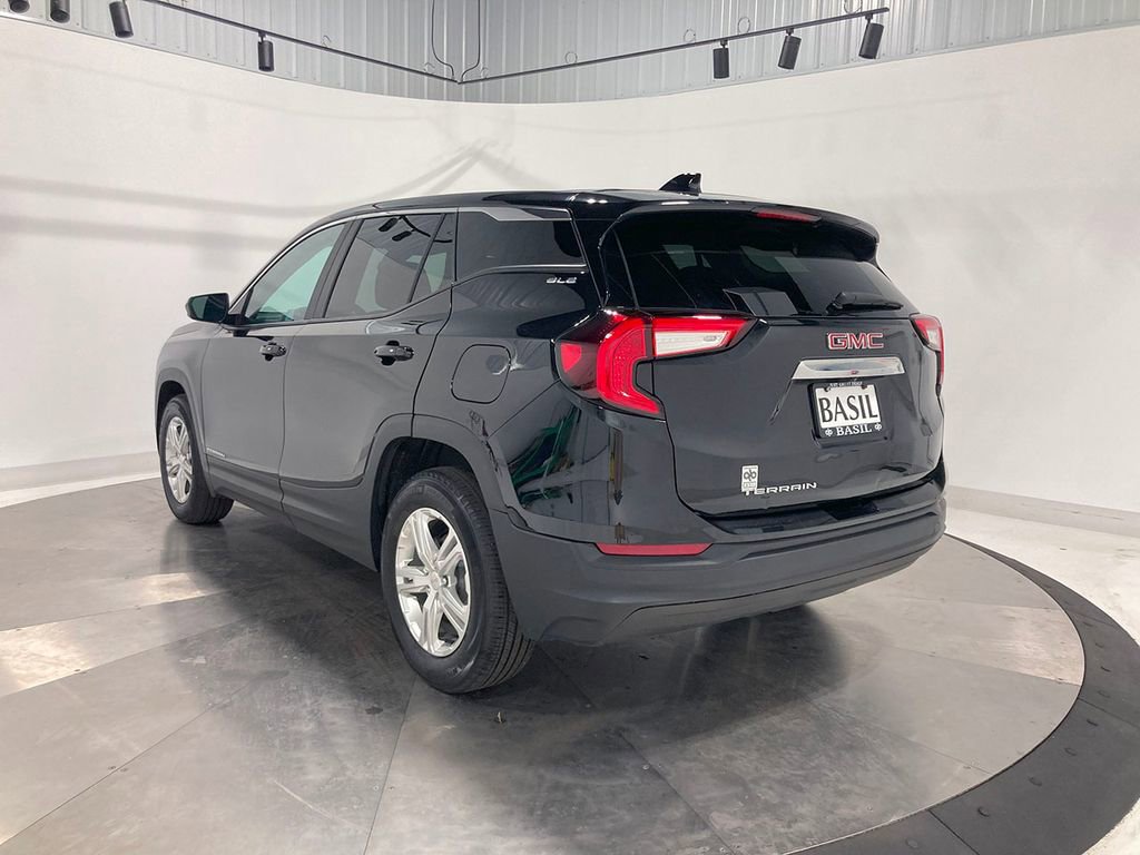 Used 2022 GMC Terrain SLE image 14