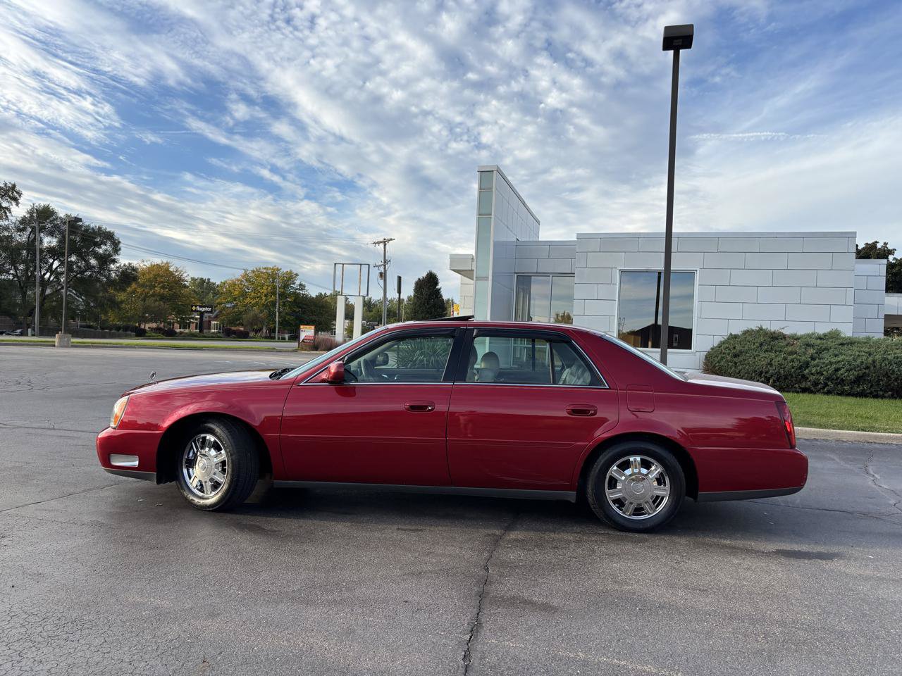 Used 2003 Cadillac De Ville w/ Comfort & Convenience Package FWD image 4