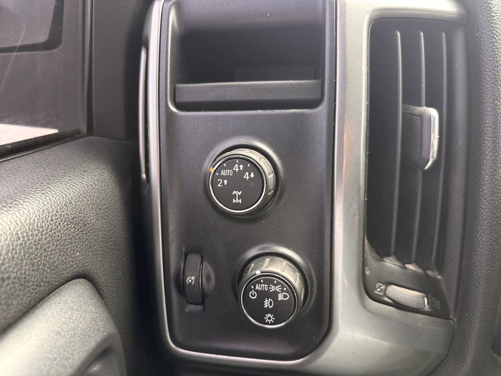 Used 2014 Chevrolet Silverado 1500 LT w/ LT Convenience Package AWD/4WD image 26