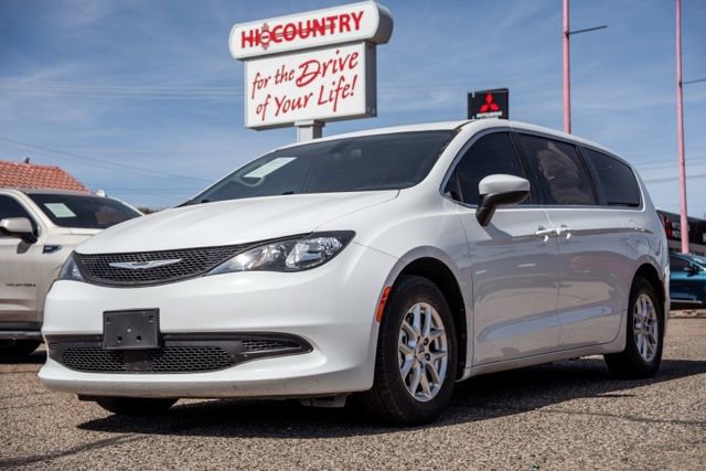 Used 2022 Chrysler Voyager LX FWD image 1