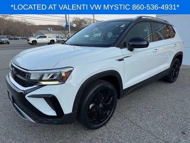 Certified 2024 Volkswagen Taos SE w/ Panoramic Sunroof Package