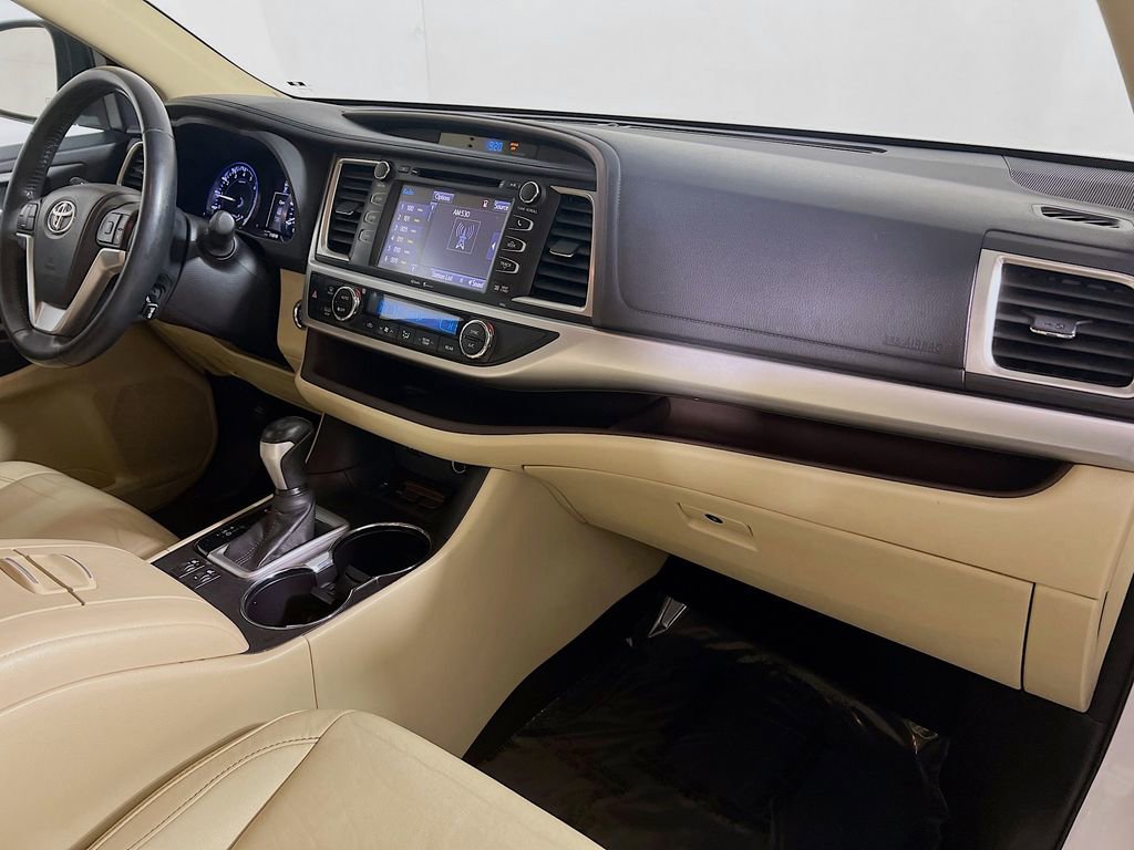 Used 2014 Toyota Highlander XLE image 28