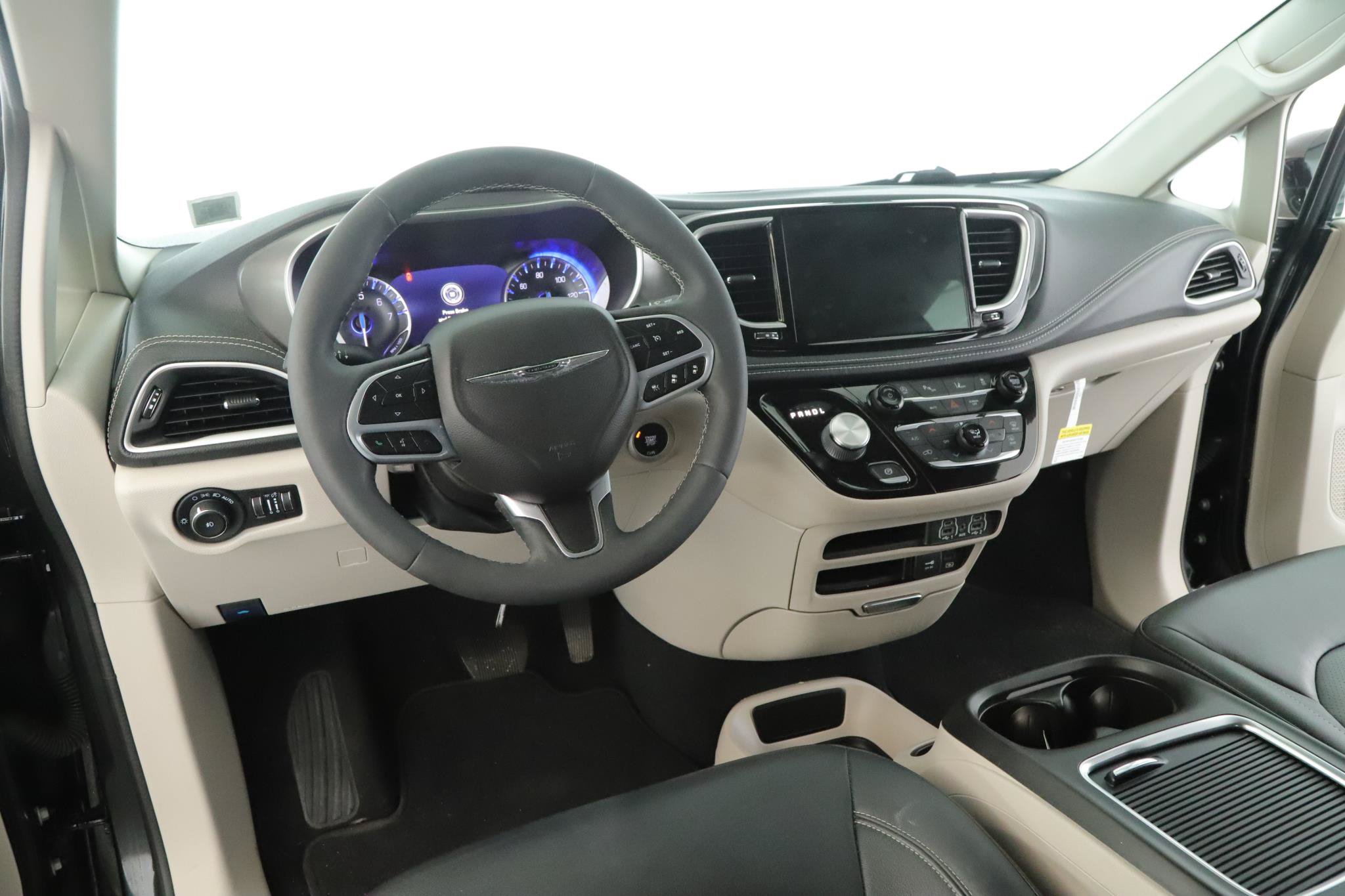 Used 2022 Chrysler Pacifica Touring-L AWD/4WD image 2