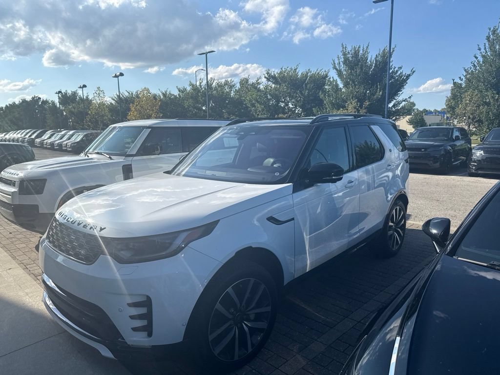 Certified 2023 Land Rover Discovery S R-Dynamic AWD/4WD image 8