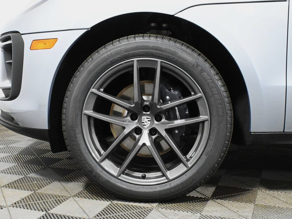 Used 2026 Porsche Macan AWD/4WD image 12