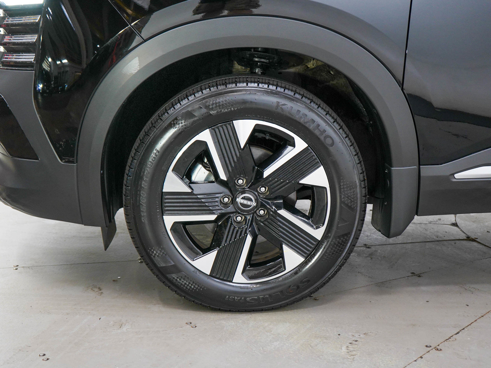 Used 2025 Nissan Kicks SV w/ SV Premium Package AWD/4WD image 28