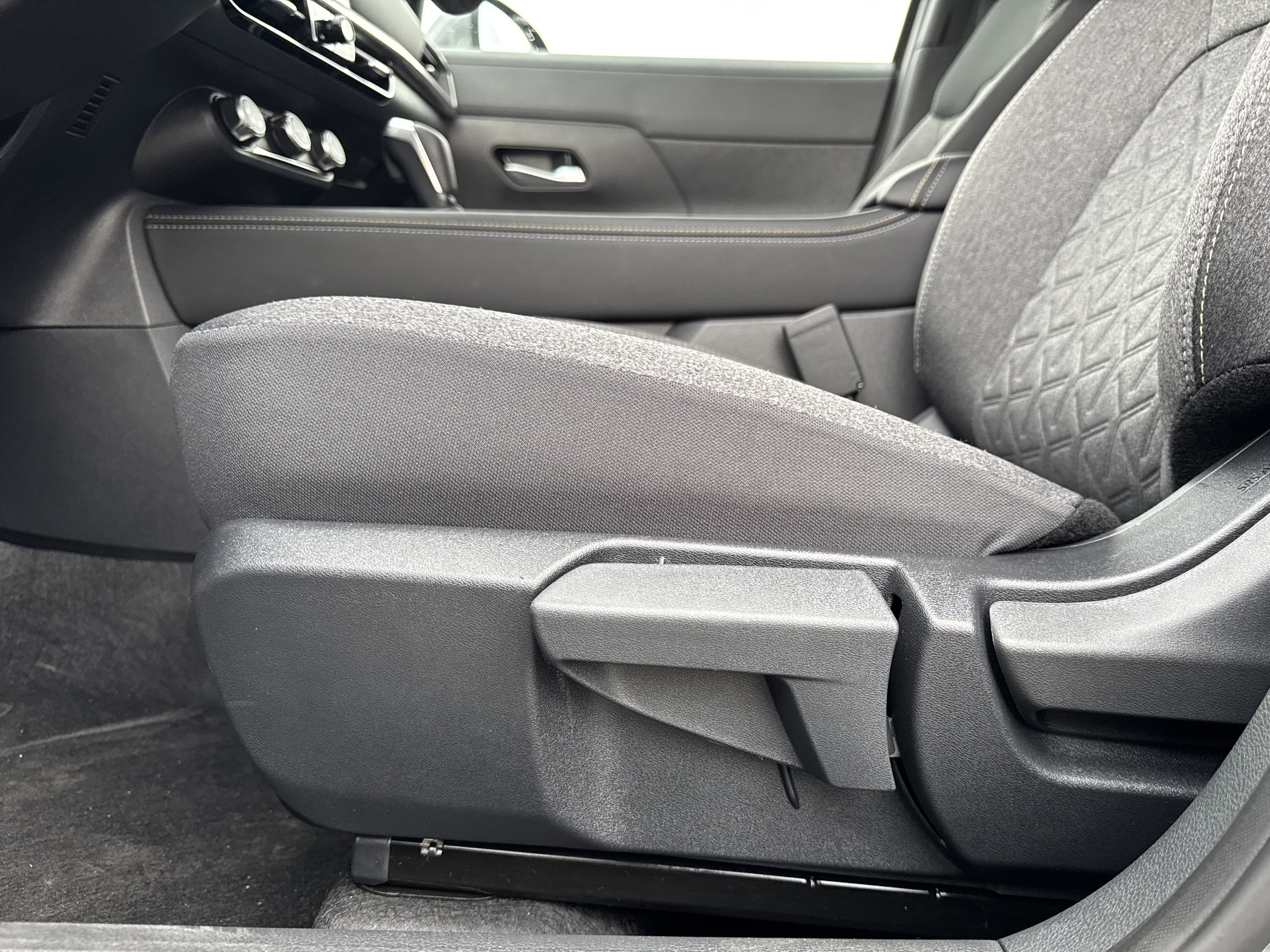 New 2025 Nissan Kicks SV w/ SV Premium Package image 11