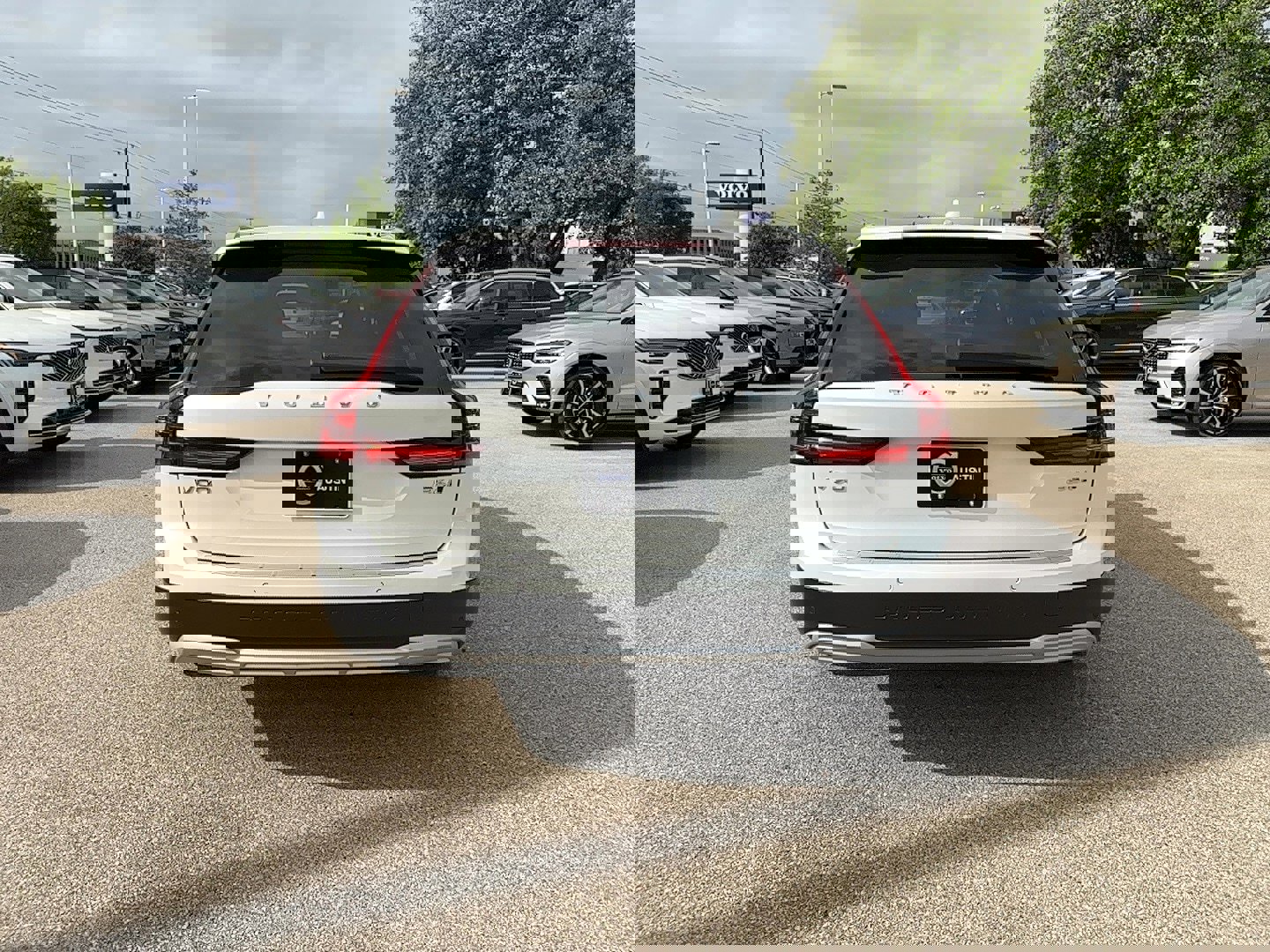 New 2025 Volvo V90 B6 Cross Country Plus w/ Protection Package Premier image 6