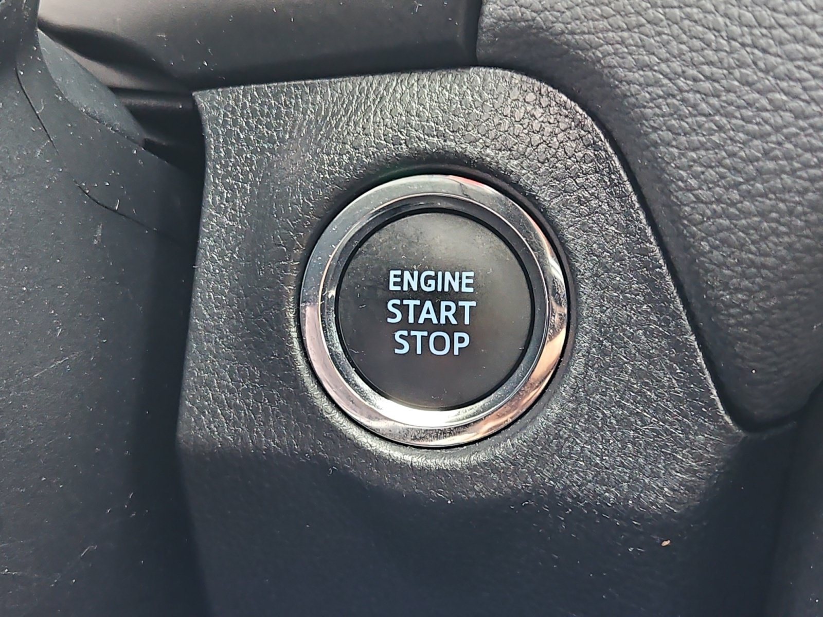 Used 2021 Toyota RAV4 XLE w/ Convenience Package FWD image 20
