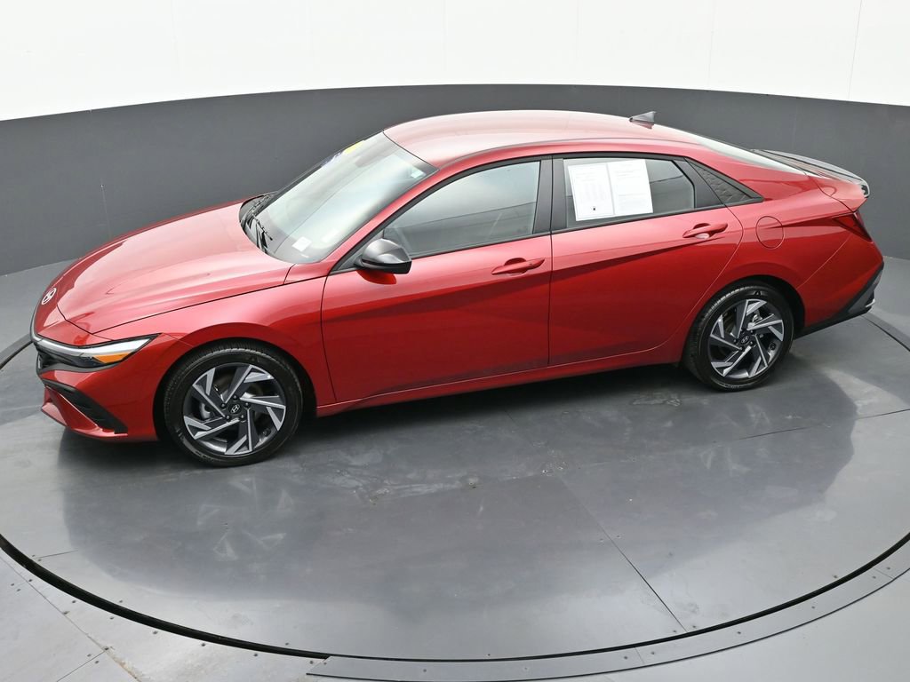 Certified 2025 Hyundai Elantra Sport image 39