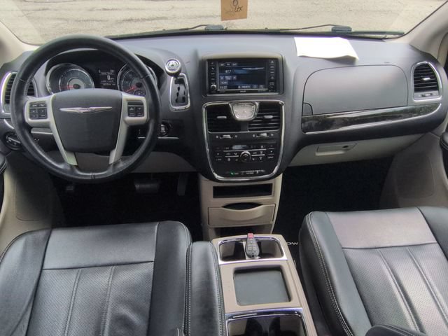 Used 2014 Chrysler Town & Country Touring-L w/ Driver Convenience Group FWD image 26