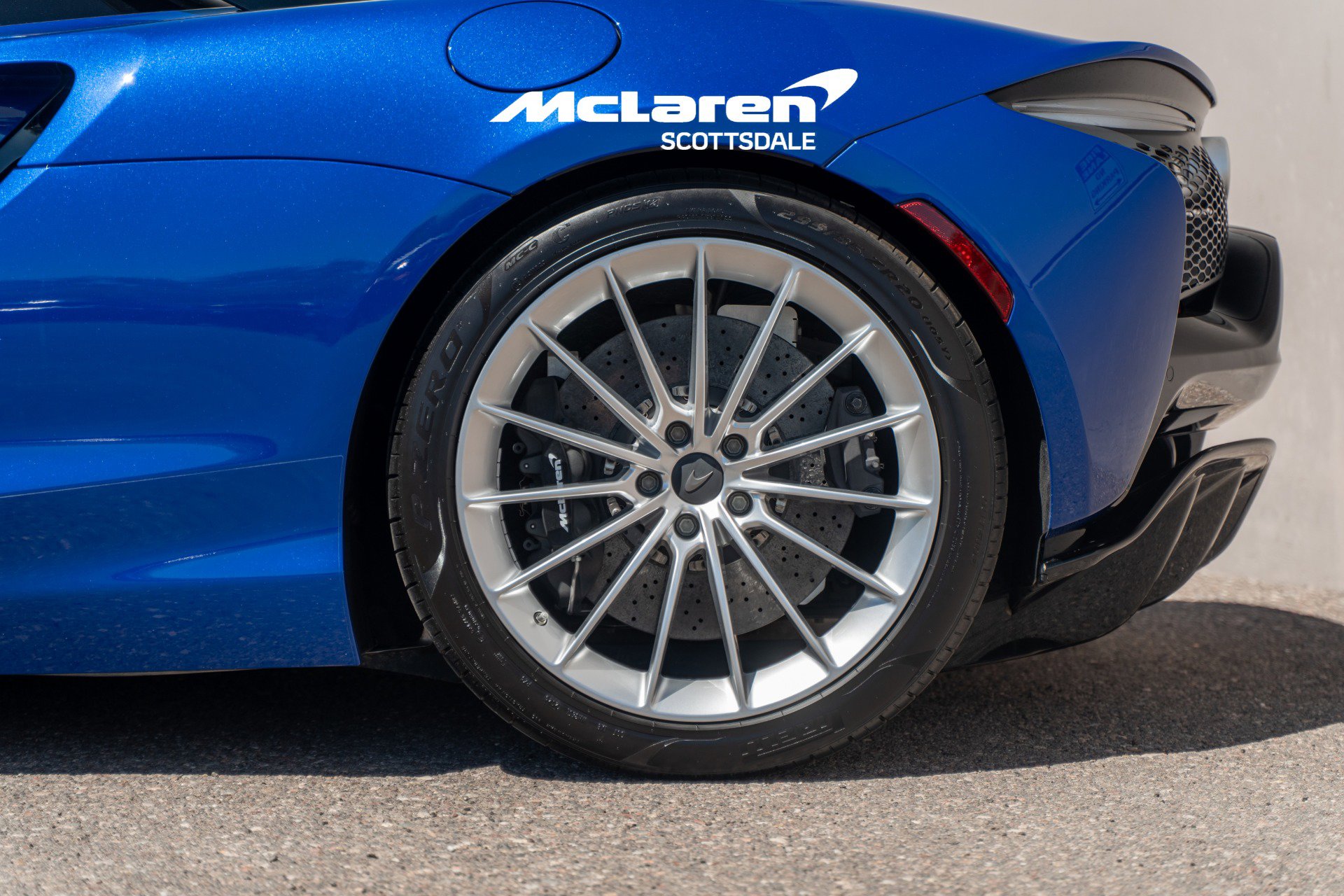 Used 2025 McLaren Artura Spider image 26