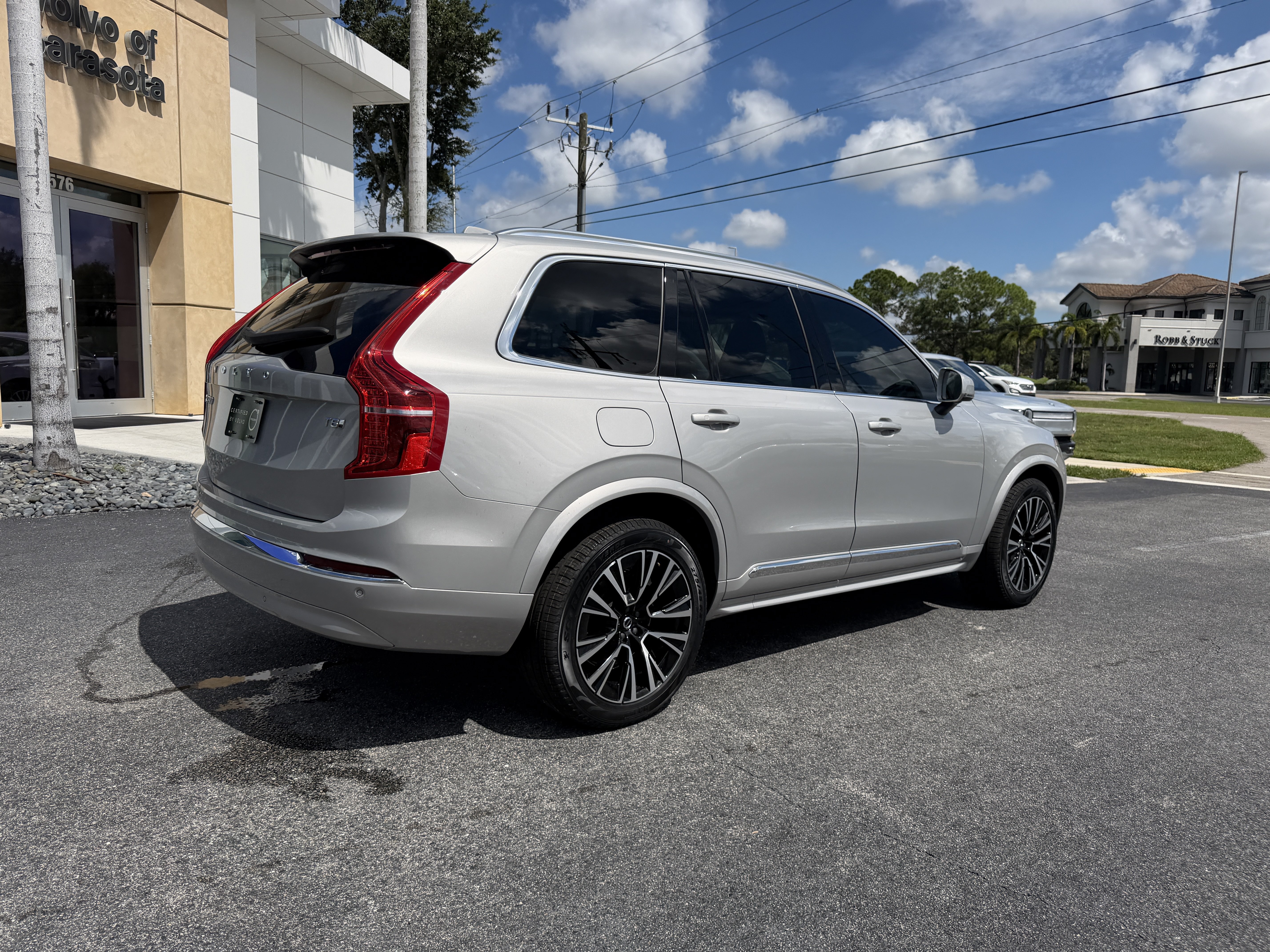 Certified 2025 Volvo XC90 T8 Core w/ Protection Package AWD/4WD image 3