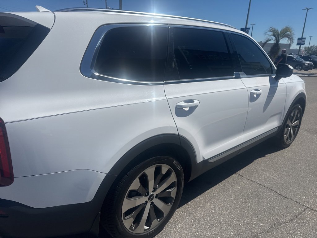 Used 2022 Kia Telluride EX w/ EX Premium Package image 3