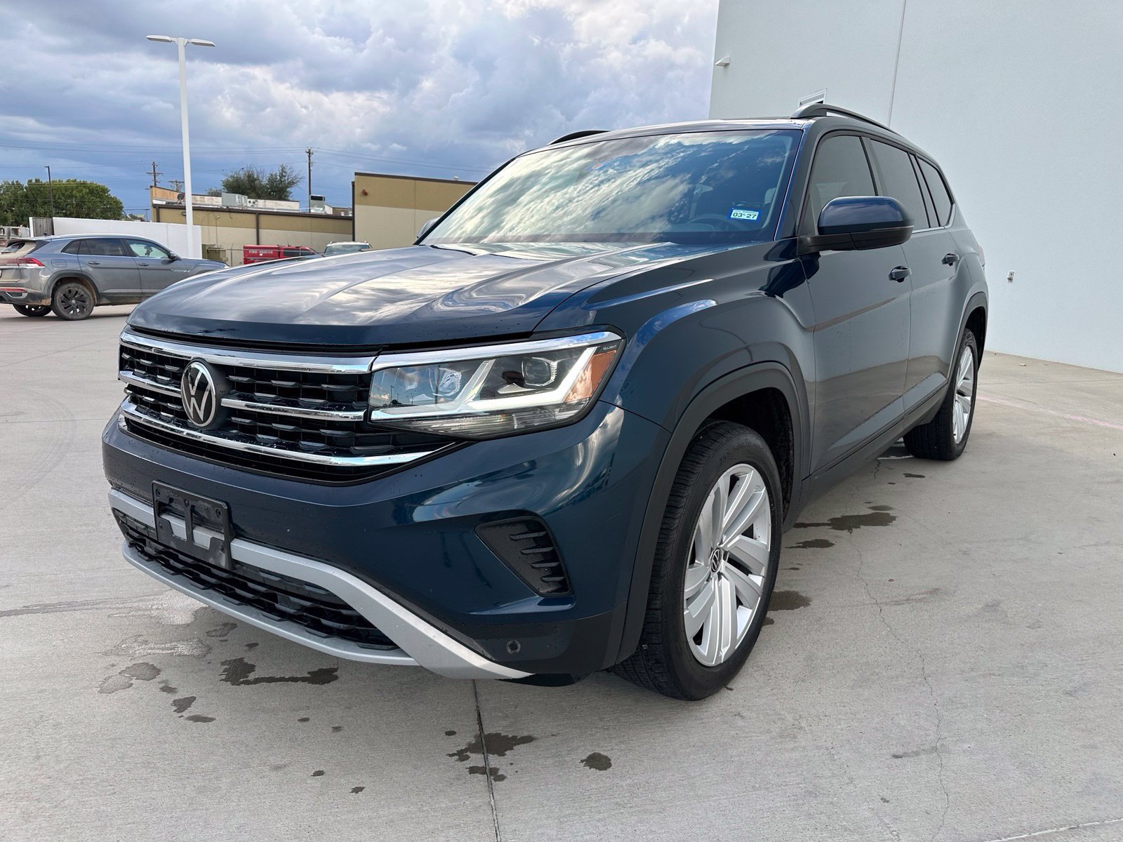 Used 2023 Volkswagen Atlas SE w/ Panoramic Sunroof Package FWD image 3