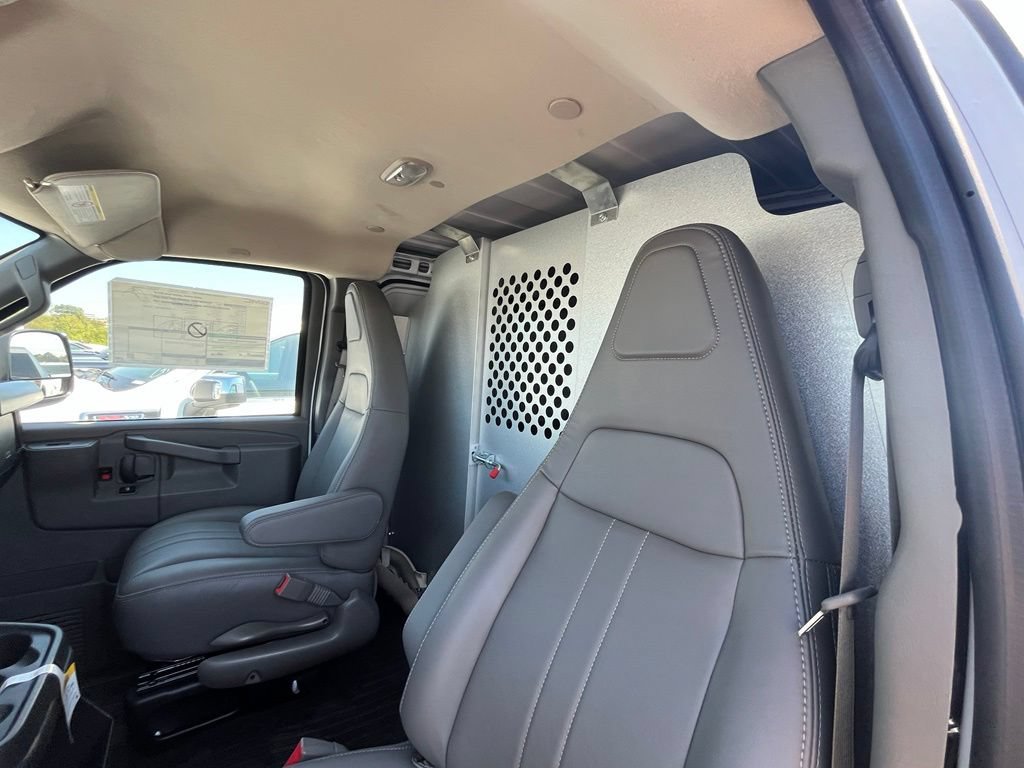 New 2025 GMC Savana 2500 w/ Driver Convenience Package RWD image 22