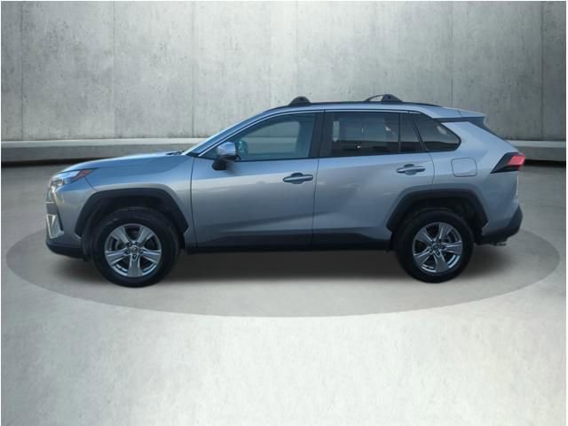 Used 2022 Toyota RAV4 XLE w/ Convenience Package image 2