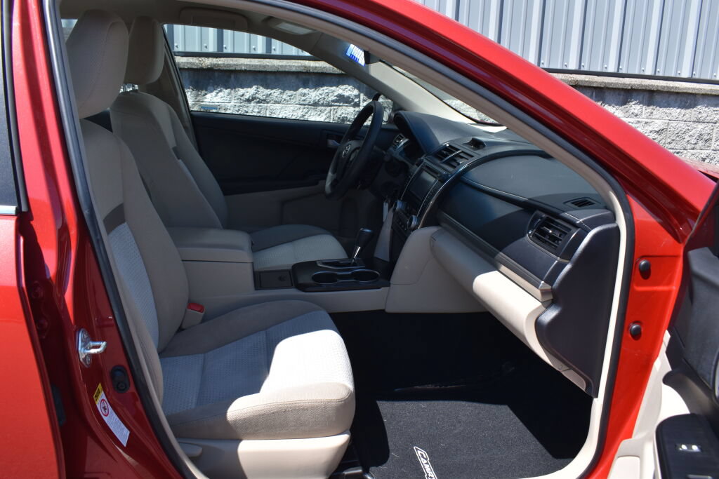 Used 2012 Toyota Camry LE FWD image 25