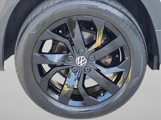 Used 2023 Volkswagen Taos SE w/ Panoramic Sunroof Package AWD/4WD image 24
