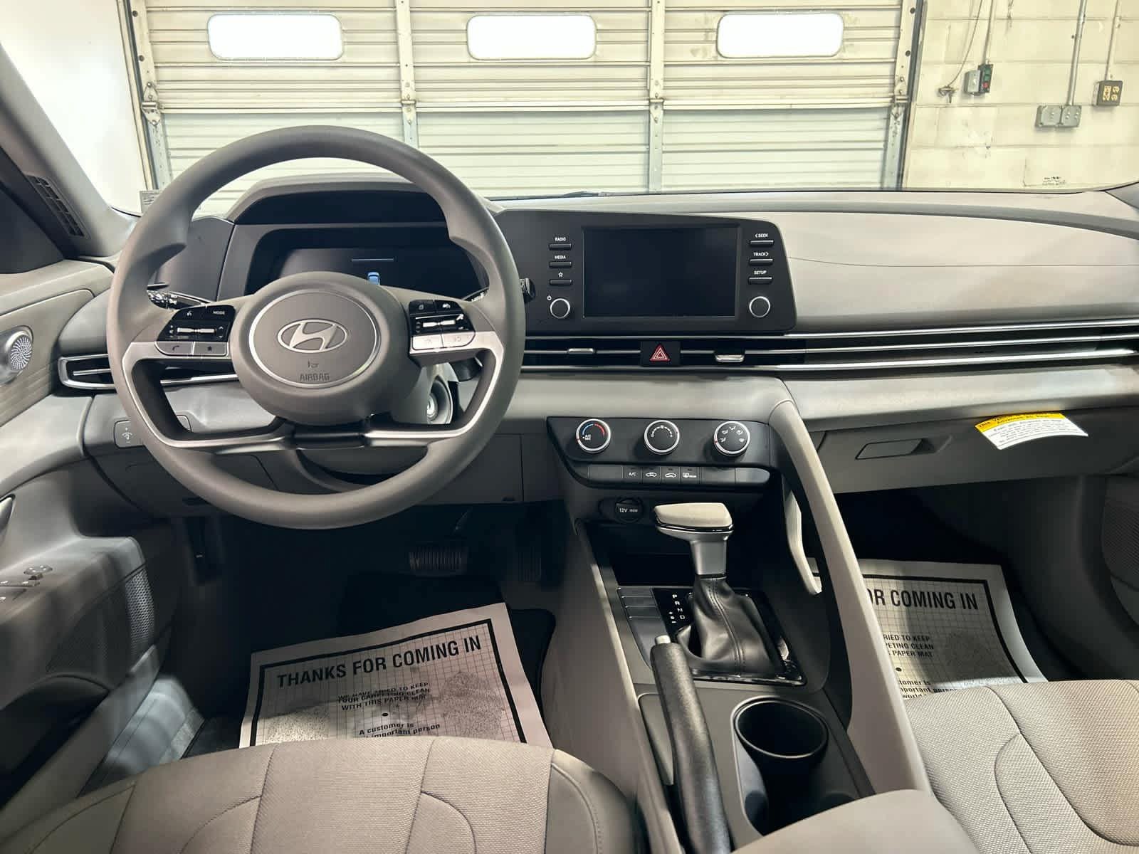 New 2026 Hyundai Elantra SE FWD image 4