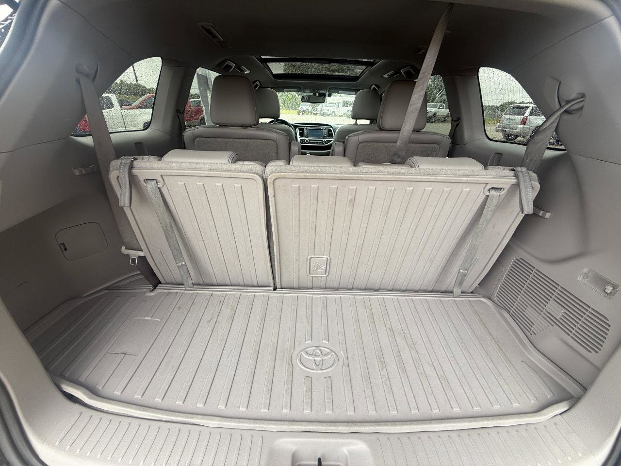 Used 2016 Toyota Highlander Limited Platinum FWD image 11