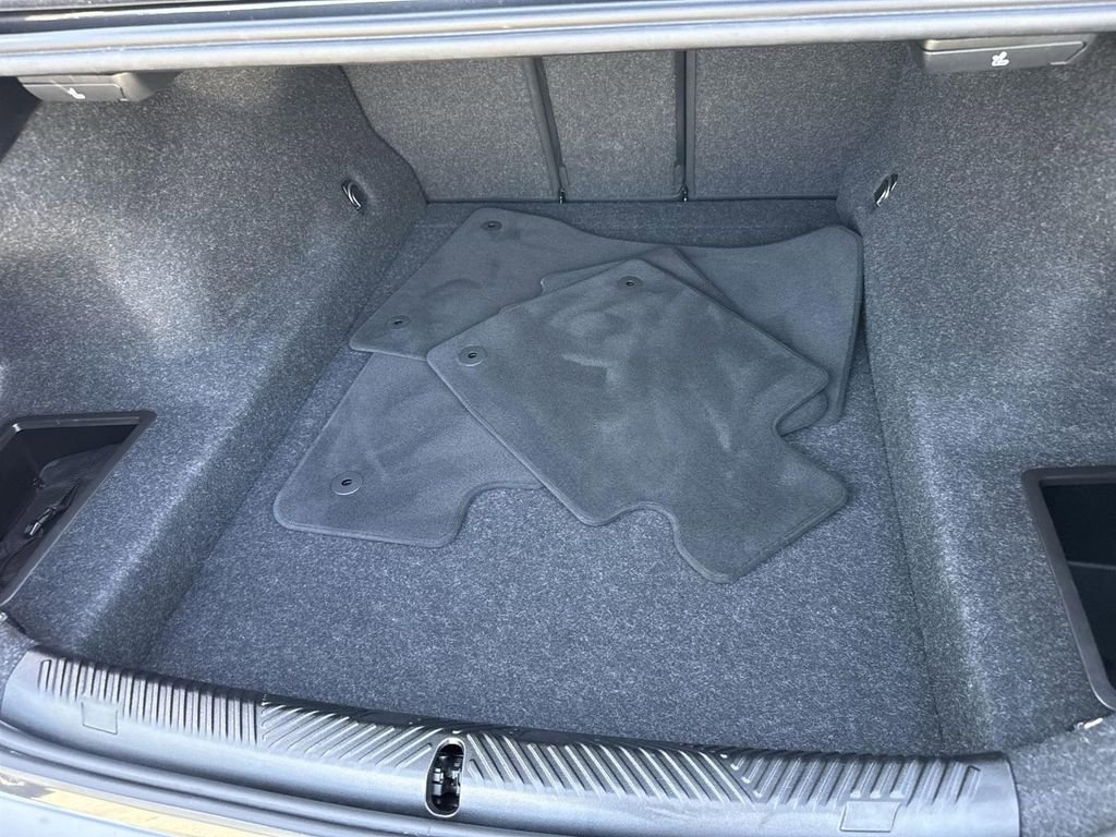 Used 2025 BMW 530i xDrive w/ Premium Package image 26