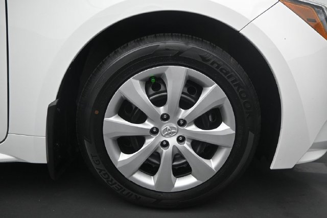 Used 2025 Toyota Corolla LE FWD image 17