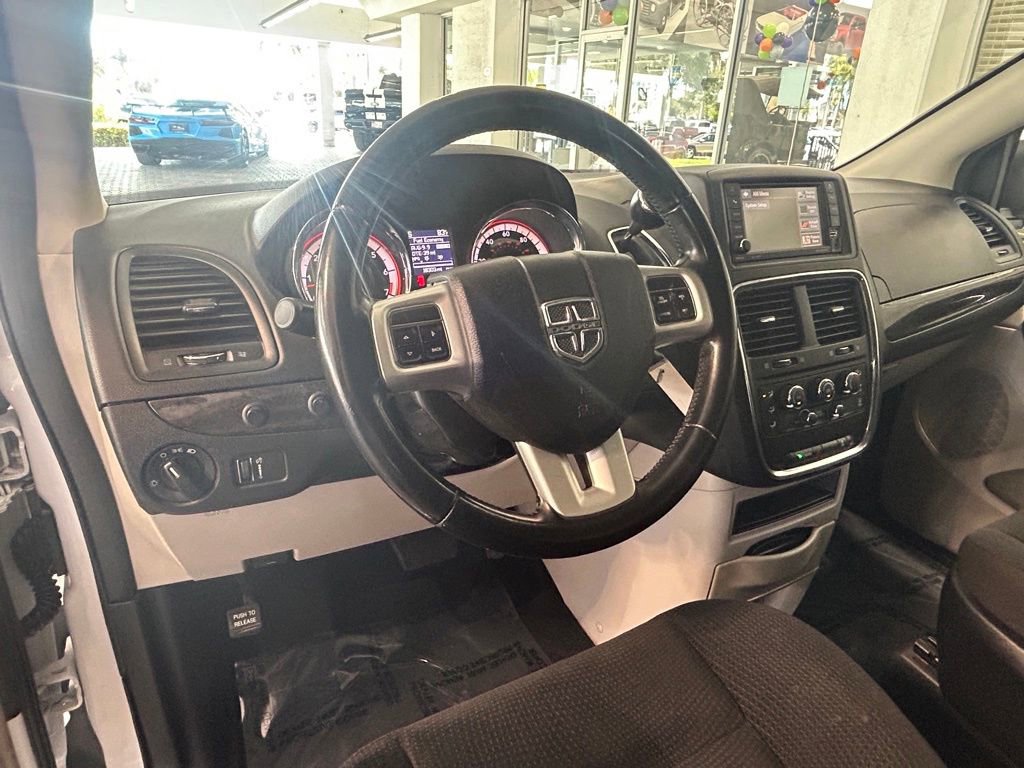 Used 2020 Dodge Grand Caravan SE w/ Rear Park Assist Package image 32