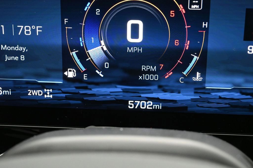 Used 2025 Chevrolet Tahoe Premier AWD/4WD image 19