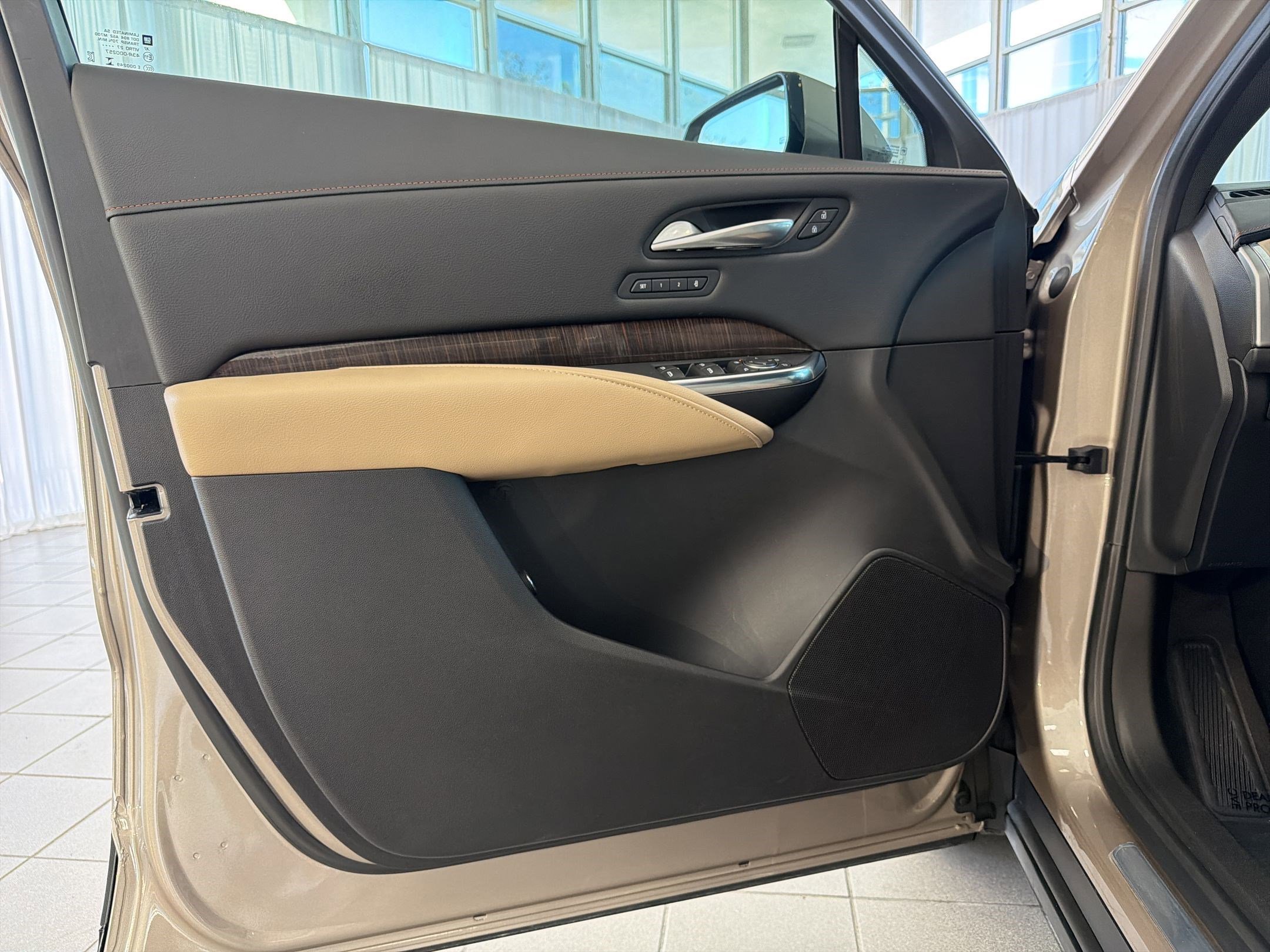 Used 2024 Cadillac XT4 Premium Luxury w/ Technology Package FWD image 20