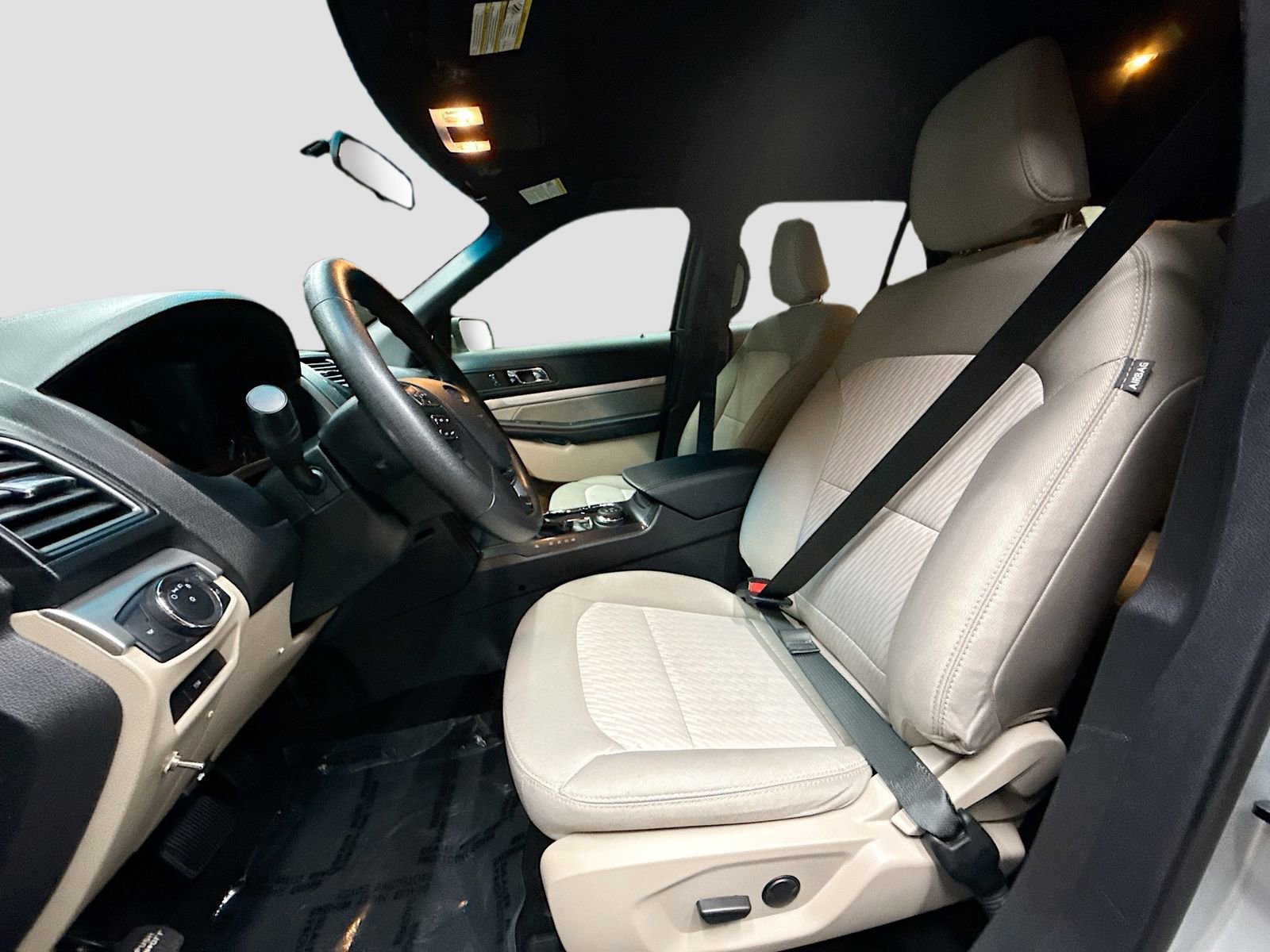 Used 2019 Ford Explorer 4WD w/ Class III Trailer Tow Package image 21