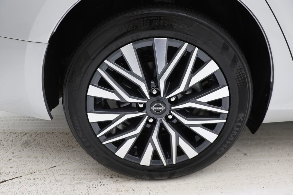 Used 2024 Nissan Altima 2.5 SV image 10