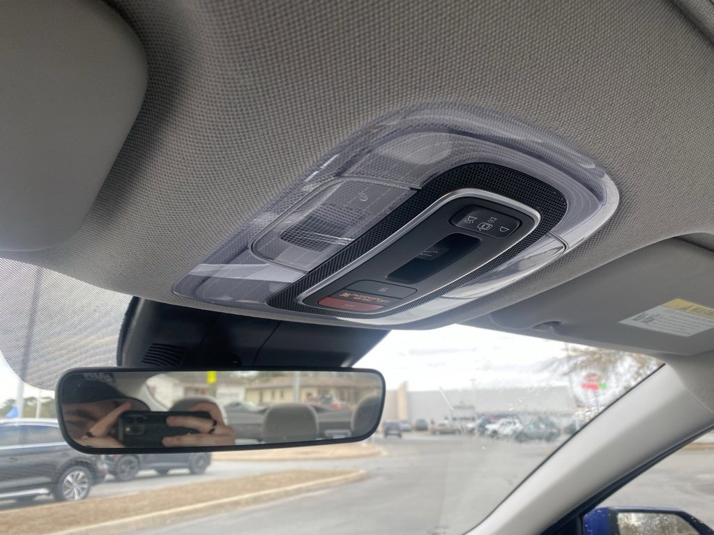 Used 2022 Hyundai Elantra Limited image 24