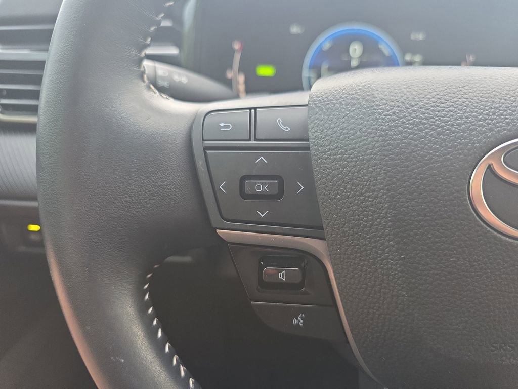Used 2025 Toyota Camry SE w/ Convenience Package FWD image 21