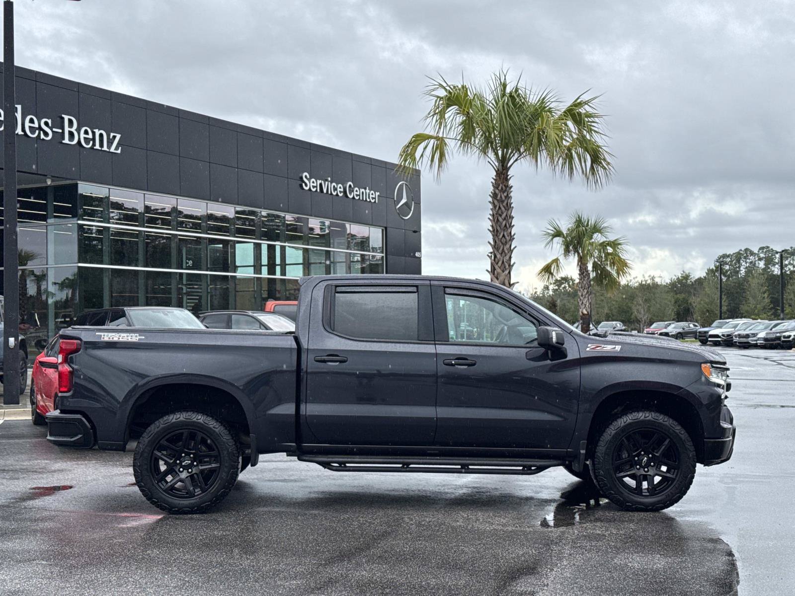 Used 2022 Chevrolet Silverado 1500 LT Trail Boss w/ LT Trail Boss Premium Package AWD/4WD image 2
