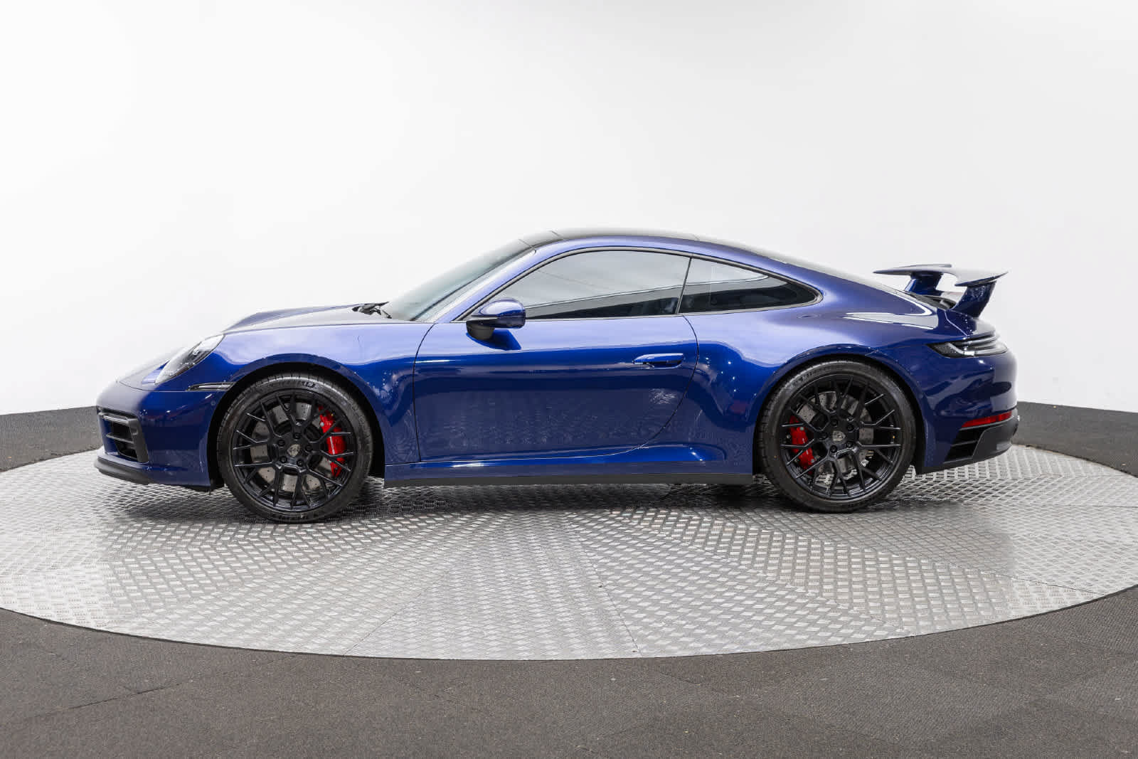 Used 2024 Porsche 911 Carrera GTS RWD image 3