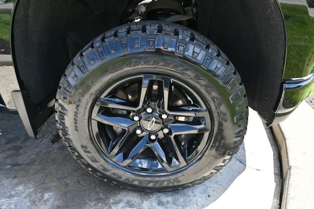 Used 2022 Chevrolet Silverado 1500 LT Trail Boss w/ Bed Protection Package AWD/4WD image 11