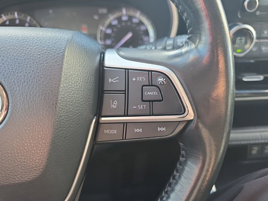 Used 2022 Toyota Highlander XLE image 28