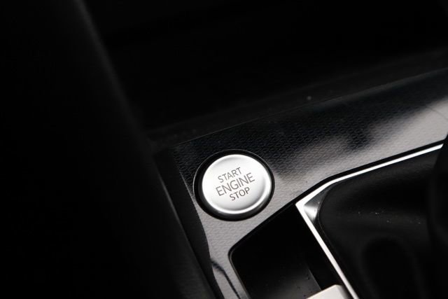 Used 2025 Volkswagen Taos SE w/ Black Wheel Package image 21