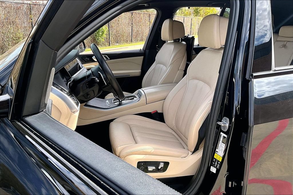 Used 2021 BMW X5 M50i AWD/4WD image 33
